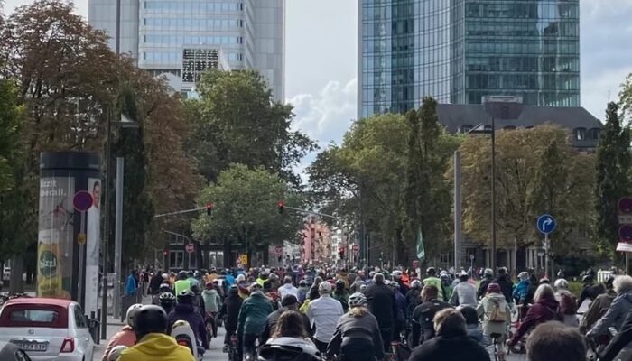 An-der-Frankfurter-Skyline-vorbei An der Frankfurter Skyline vorbei