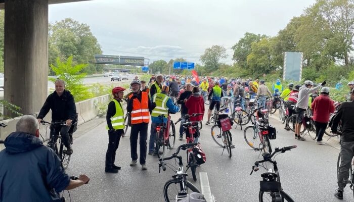 Kundgebung-unter-der-Autobahn-A5 Kundgebung unter der Autobahn A5