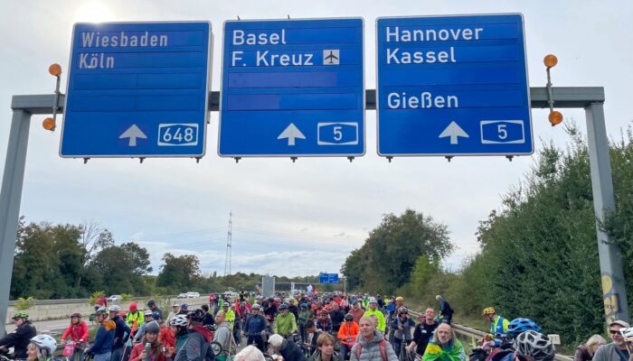 Rast-auf-der-Autobahn Rast auf der Autobahn