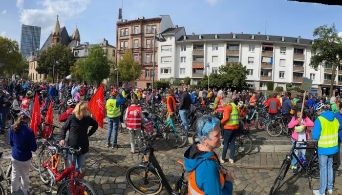 Warten-auf-den-Start-am-Mainkai Warten auf den Start am Mainkai